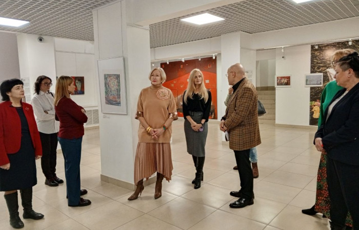 svg+xml;charset=utf-8,%3Csvg%20xmlns%3D Заседание Клуба деловых женщин в Национальном центре современных искусств: Знакомство с новой художественной выставкой