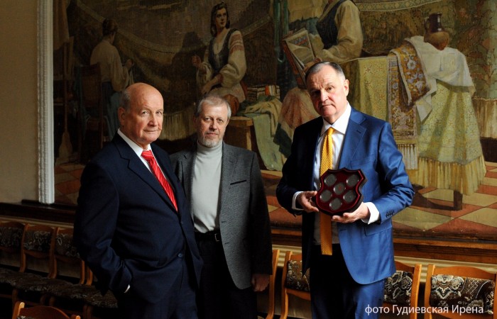 svg+xml;charset=utf-8,%3Csvg%20xmlns%3D Пресс-конференция: Трансграничный культурологический проект «Шляхамі Скарыны: да 500-годдзя выдання Пражскай Бібліі»