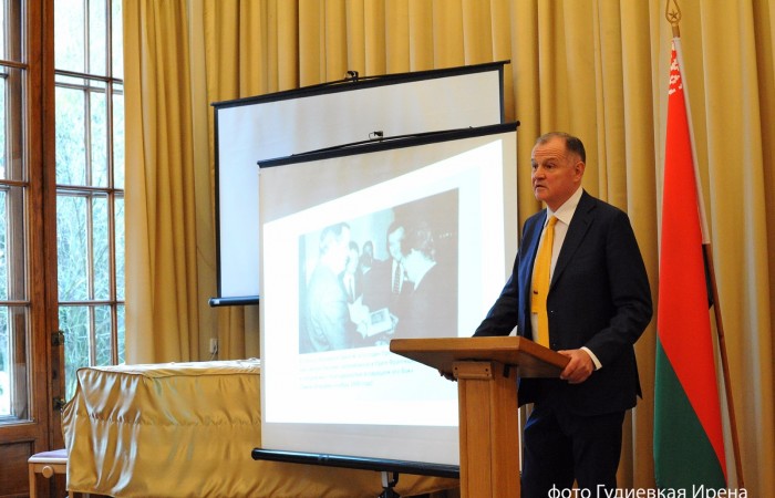 svg+xml;charset=utf-8,%3Csvg%20xmlns%3D Пресс-конференция: Трансграничный культурологический проект «Шляхамі Скарыны: да 500-годдзя выдання Пражскай Бібліі»