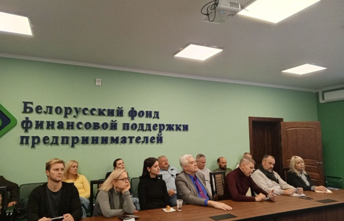 svg+xml;charset=utf-8,%3Csvg%20xmlns%3D  ДЕНЬ ДИРЕКТОРА: &laquo;Искусственный интеллект и управленческая деградация&raquo;. &laquo;AI-сотрудники для автоматизации бизнеса&raquo;