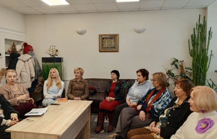 svg+xml;charset=utf-8,%3Csvg%20xmlns%3D Встреча в  Клубе деловых женщин: в гостях  &ndash; аромапрактик, профессиональный массажист  Вадим ЛУЦЕВИЧ 