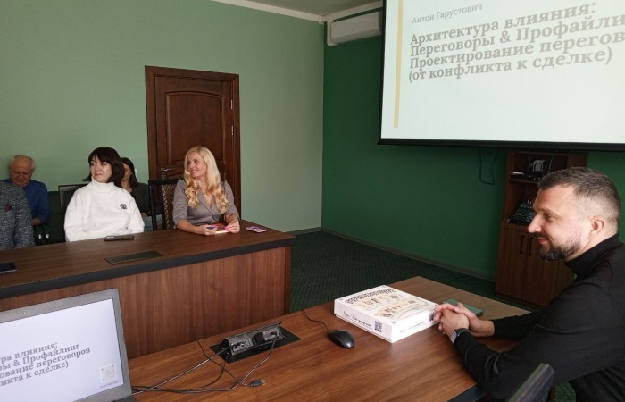 svg+xml;charset=utf-8,%3Csvg%20xmlns%3D ДЕНЬ ДИРЕКТОРА:   &laquo;Архитектура влияния: Переговоры & Профайлинг&raquo;. Эксперты: Инна ДЕМИДОВА, Антон ГАРУСТОВИЧ.