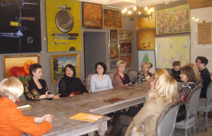 svg+xml;charset=utf-8,%3Csvg%20xmlns%3D Заседание Клуба деловых женщин  в салоне-галерее ГРАЙ-кафе