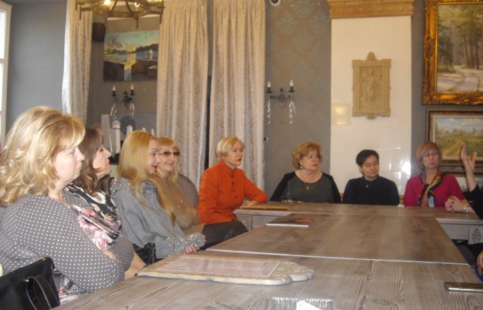 svg+xml;charset=utf-8,%3Csvg%20xmlns%3D Заседание Клуба деловых женщин  в салоне-галерее ГРАЙ-кафе