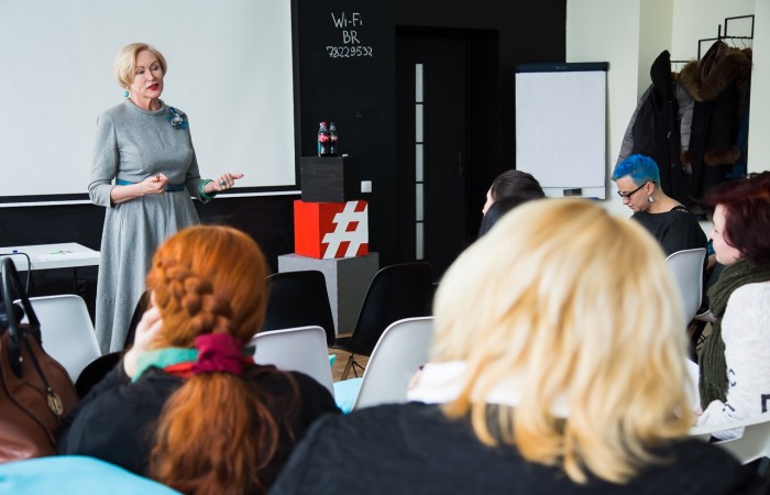 svg+xml;charset=utf-8,%3Csvg%20xmlns%3D Встреча в КУП «Молодежная социальная служба»: «Детская игровая комната – заряд позитива для детей и родителей»