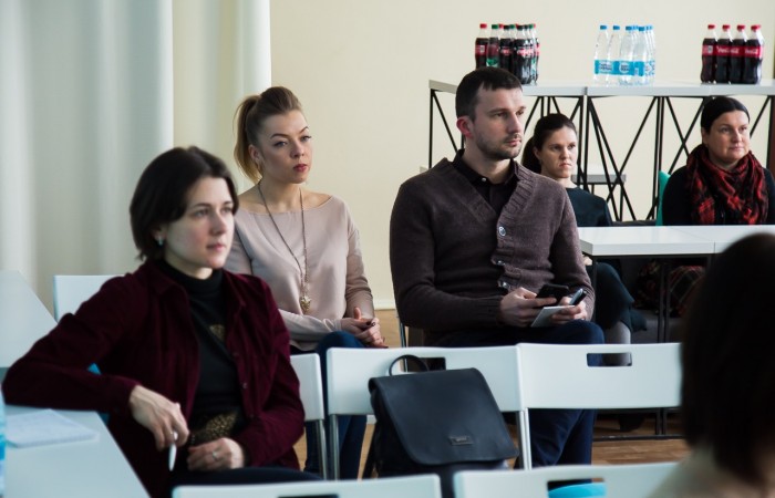 svg+xml;charset=utf-8,%3Csvg%20xmlns%3D Встреча в КУП «Молодежная социальная служба»: «Детская игровая комната – заряд позитива для детей и родителей»