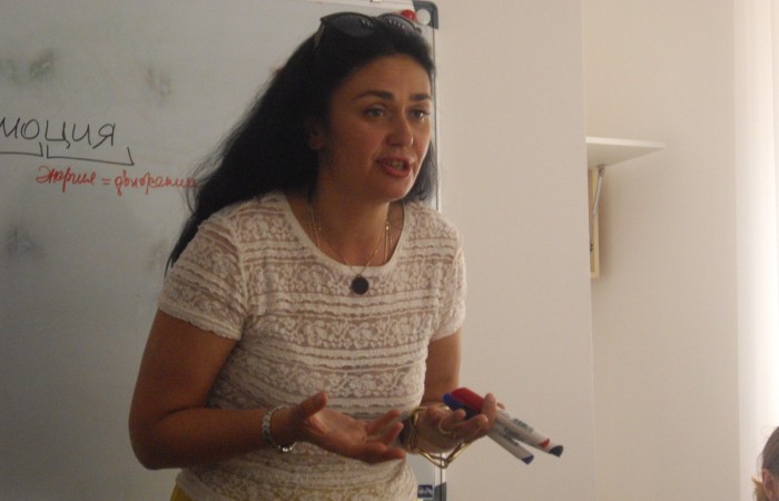 svg+xml;charset=utf-8,%3Csvg%20xmlns%3D Заседание Клуба деловых женщин: Людмила Чебану – о секретах вечной молодости