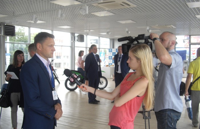 svg+xml;charset=utf-8,%3Csvg%20xmlns%3D Партнёрское предприятие Союза &laquo;Бизнес Кар&raquo; подарило Минскому ГАИ мотоцикл LIFAN LF 150-13