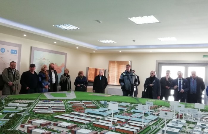 svg+xml;charset=utf-8,%3Csvg%20xmlns%3D «День Директора» в Великом камне:  обсуждены проблемы инвестиционного климата Республики Беларусь