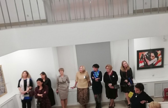 svg+xml;charset=utf-8,%3Csvg%20xmlns%3D Заседание Клуба деловых женщин Союза в  Национальном центре  современных искусств:  Знакомство с выставкой   «Музыка и свет»