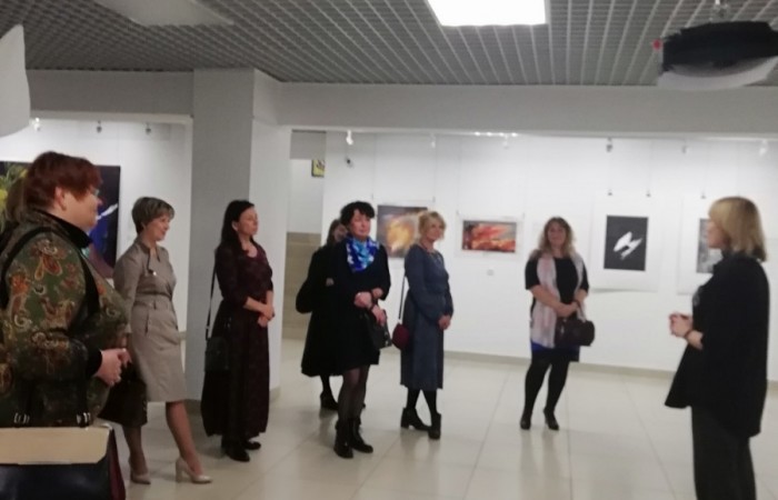 svg+xml;charset=utf-8,%3Csvg%20xmlns%3D Заседание Клуба деловых женщин Союза в  Национальном центре  современных искусств:  Знакомство с выставкой   «Музыка и свет»