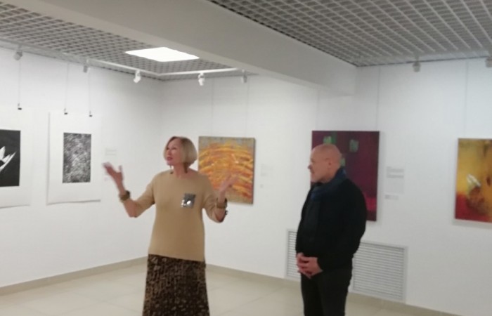 svg+xml;charset=utf-8,%3Csvg%20xmlns%3D Заседание Клуба деловых женщин Союза в  Национальном центре  современных искусств:  Знакомство с выставкой   «Музыка и свет»