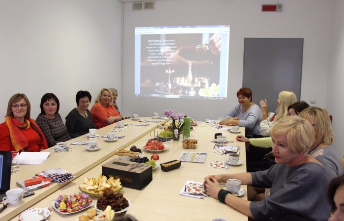 svg+xml;charset=utf-8,%3Csvg%20xmlns%3D Центр бухгалтерских услуг «Гарант» отпраздновал новоселье. В гостях -  Клуб деловых женщин Союза.