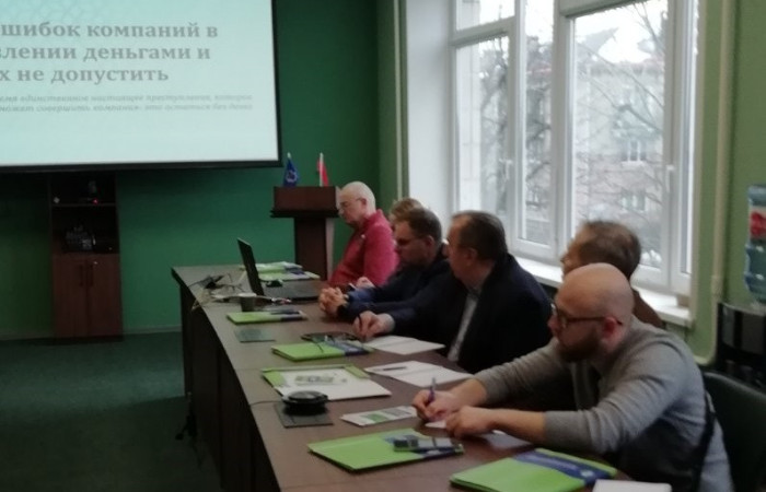 svg+xml;charset=utf-8,%3Csvg%20xmlns%3D «День директора»: «ТОП ошибок в управлении деньгами в компании и как их не допустить», «Основные вызовы для бизнеса в 2024 году»